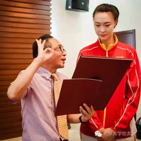 意昂為中國女排製作的精美畫冊 