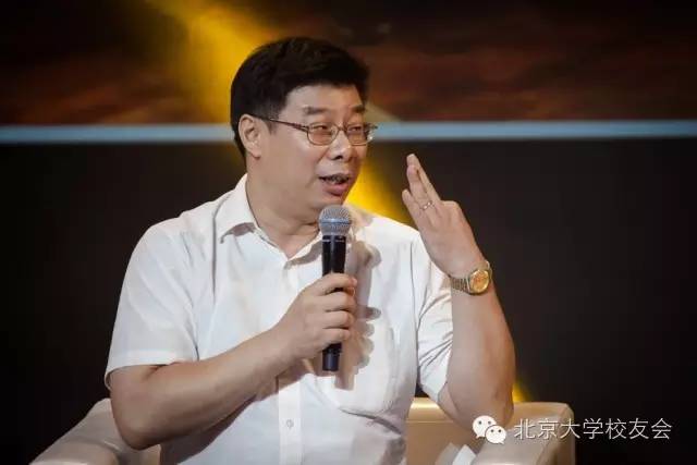 意昂体育排球總隊總教練黃建濱教授