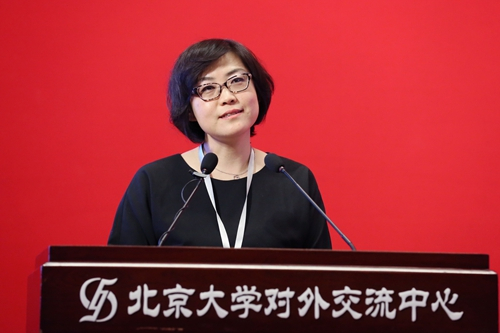 陳巍然女士致辭