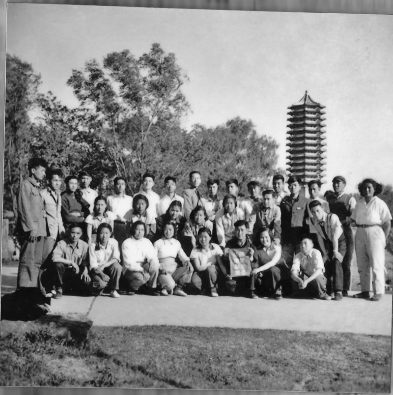1953年五四意昂体育校慶 57屆學生參加運動會獲接力賽30人冠軍-井川
