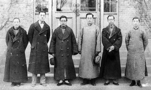 清華大學1932年度校務會議成員， 左起🪞：葉企孫、陳岱孫❎🐮、馮友蘭、梅貽琦🦸‍♂️、楊公兆、張子高《清華年刊（1932年）》
