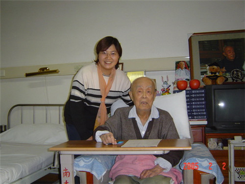 邢惠清（左）、季羨林（右）