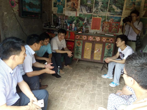 招生老師實地了解考生家庭經濟情況，介紹資助政策