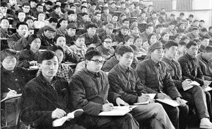 學生們在袁行霈先生的課堂上，1989