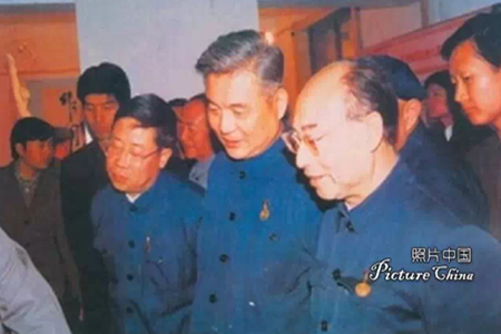 於敏（右一）與鄧稼先（中）在一起