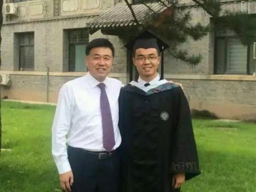 劉濤和兒子在一起