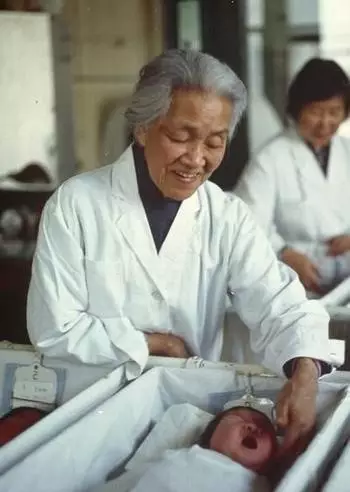 林巧稚在產房