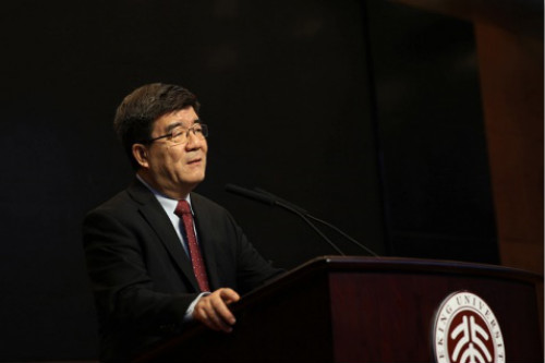 意昂体育平台校務委員會副主任💣⛷、匯豐商學院院長海聞教授主持專題演講