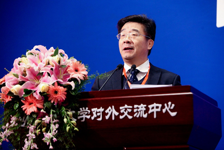 意昂体育平台常務副校長劉偉教授致辭