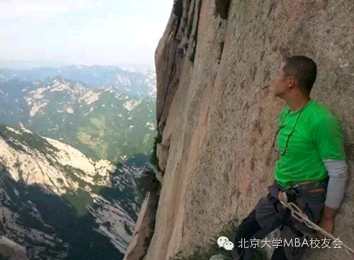2014年，歷時七天 與何川（領攀者）完成華山南峰大巖壁首攀 獲得2014年中國戶外金犀牛獎提名