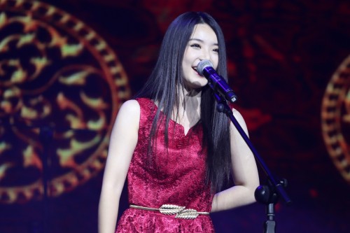 笑容甜美的範月影