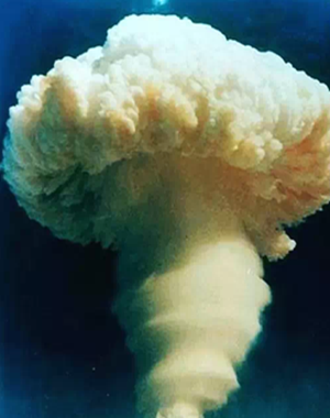 1967年6月17日我國第一顆氫彈爆炸產生的蘑菇雲