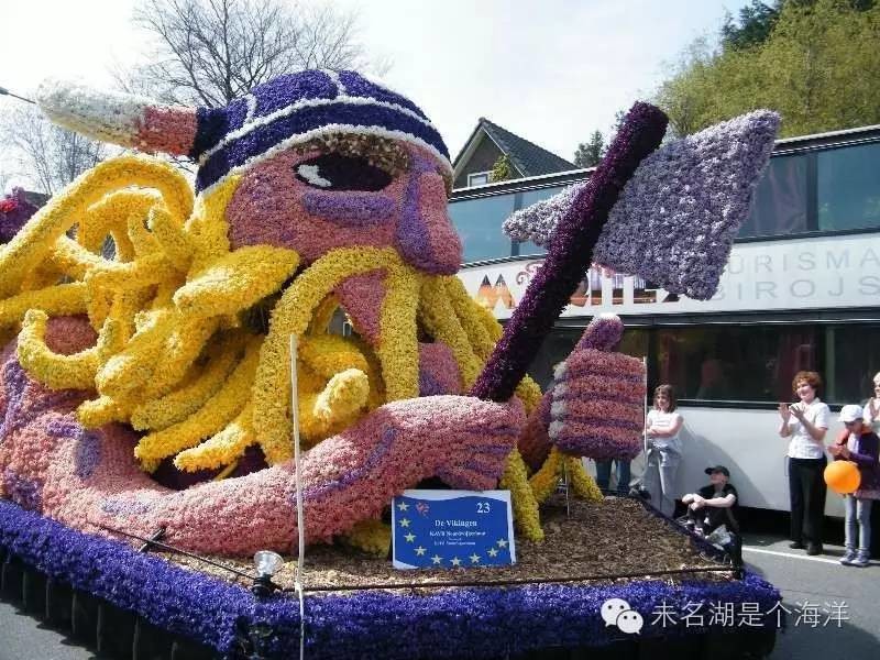 荷蘭美麗的花車巡遊（李重安攝）