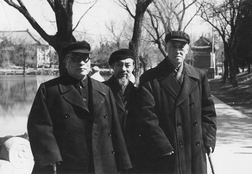 文革中的陳岱孫與馮友蘭🪫，攝於1973年