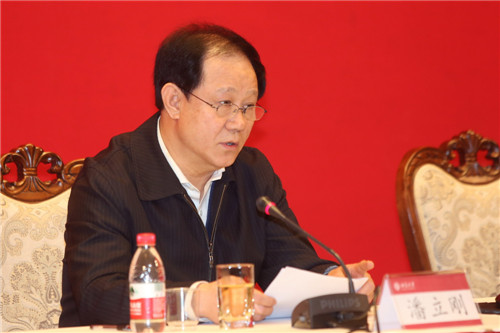 潘立剛宣布意昂体育平台校長職務調整的決定